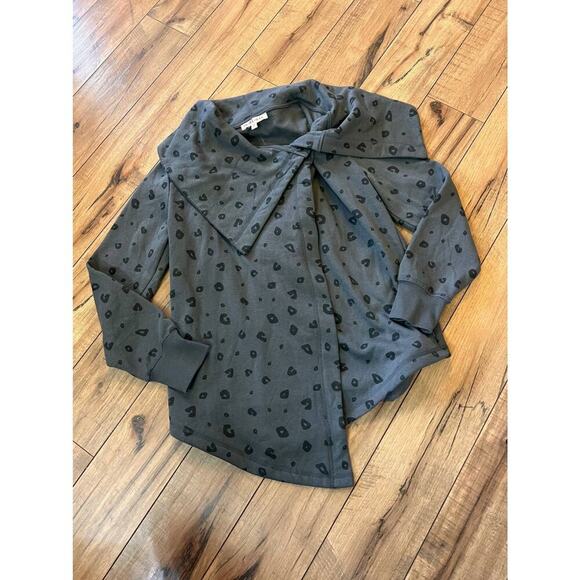 NWT Olive & Oak Sz medium gray leopard print jacket - Picture 1 of 2